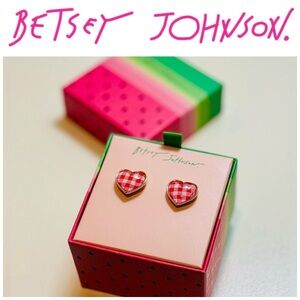 NWT Betsey Johnson Red and White Checkered Heart Earrings in Gift Box